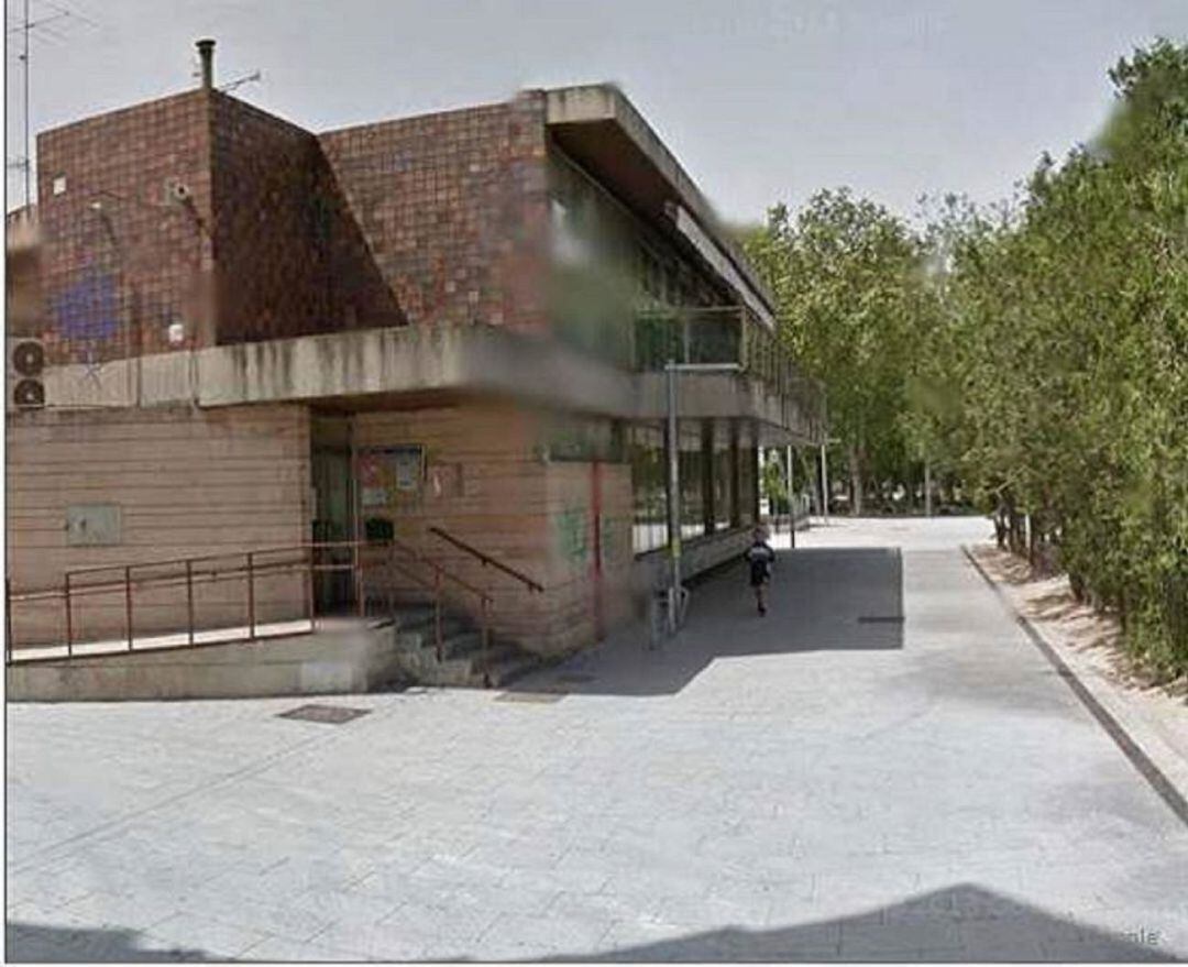 Biblioteca en la parte trasera del parque del Salón de Palencia