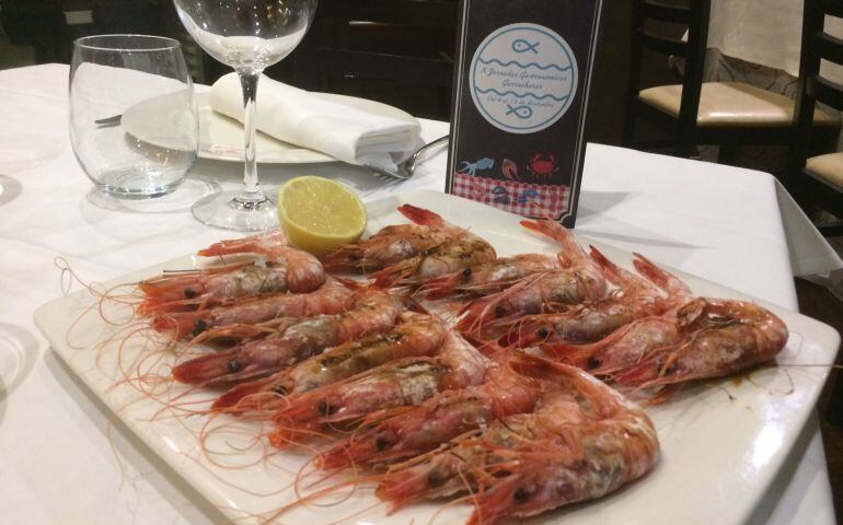 La gamba roja a la plancha es uno de los platos estrella de las X Jornadas Garrucheras del restaurante El Limonero