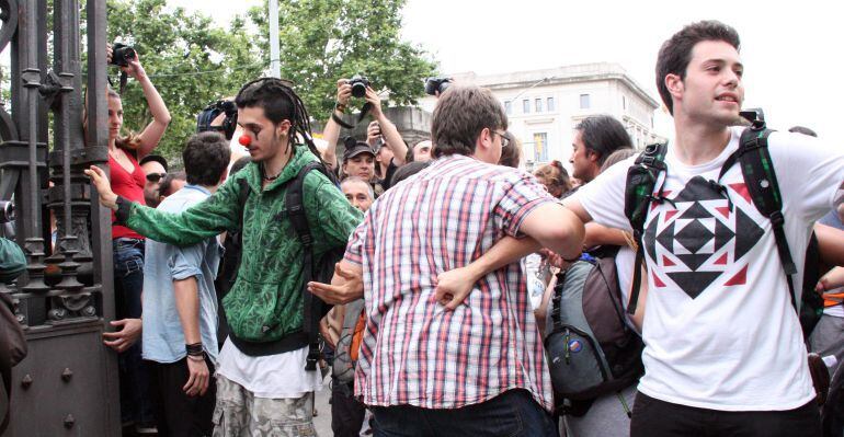 Tensió a les portes del Parc de la Ciutadella el 19 de juny de 2011, quan es van produir els fets