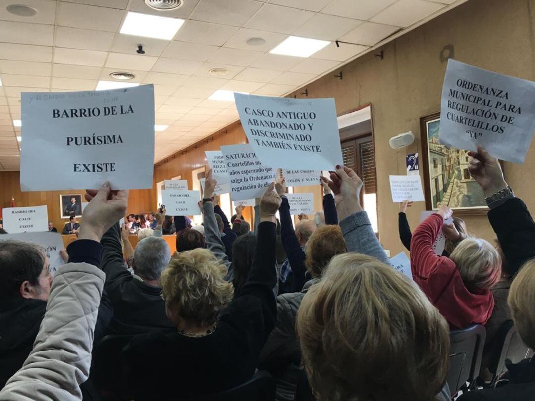 Vecinos del casco antiguo protestan por la peatonalización