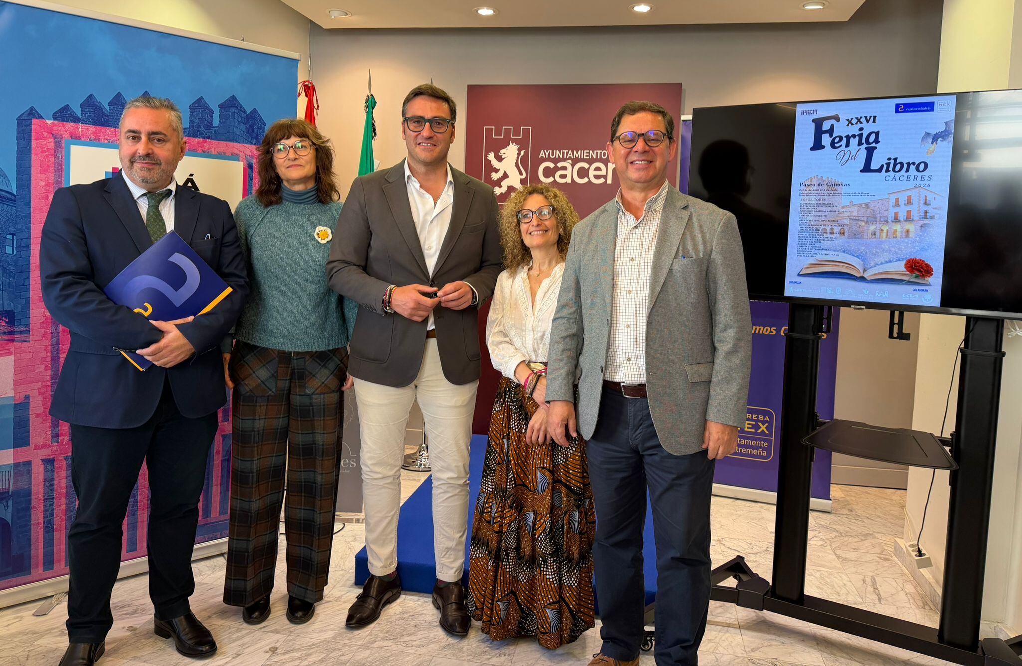 Presentación de la Feria del Libro de Cáceres en el ayuntamiento