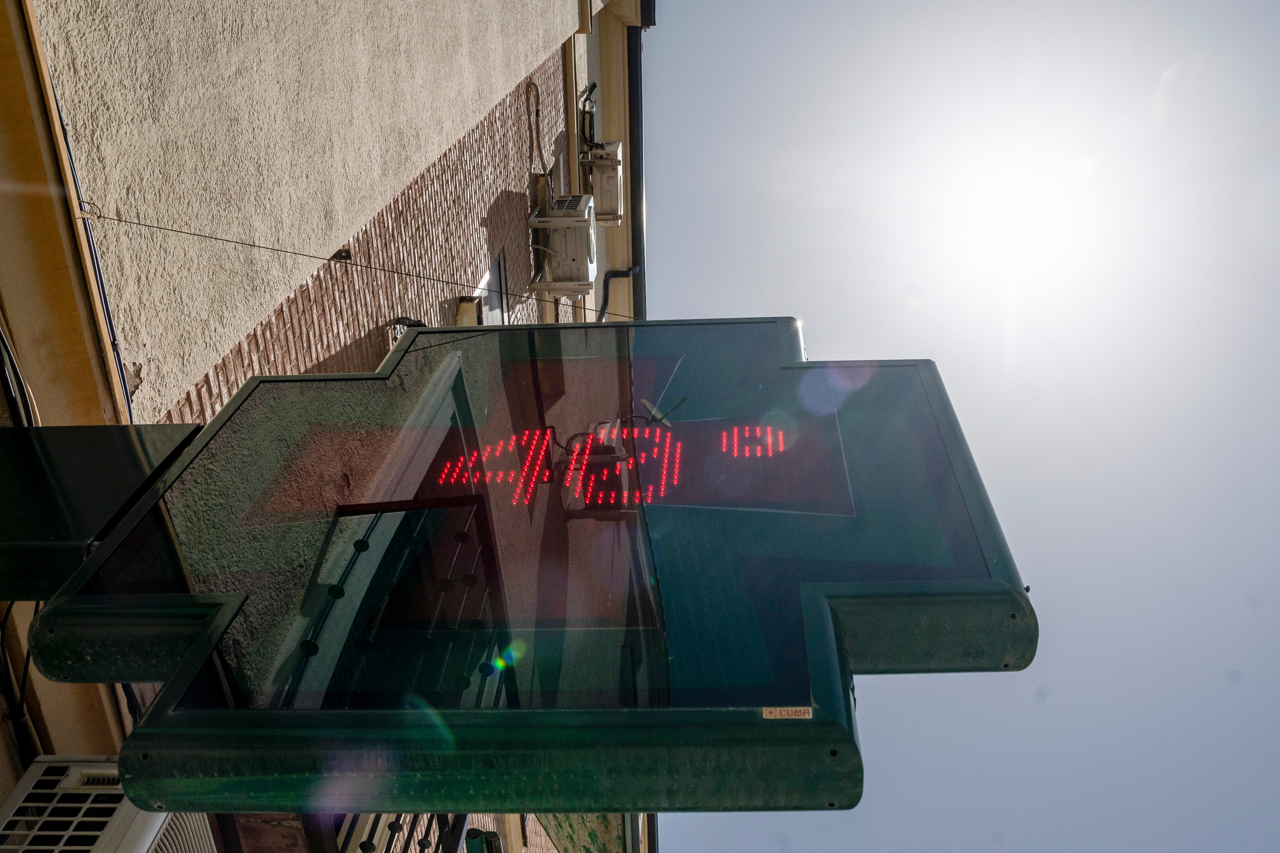 Termómetro en una farmacia. EFE/ Ismael Herrero