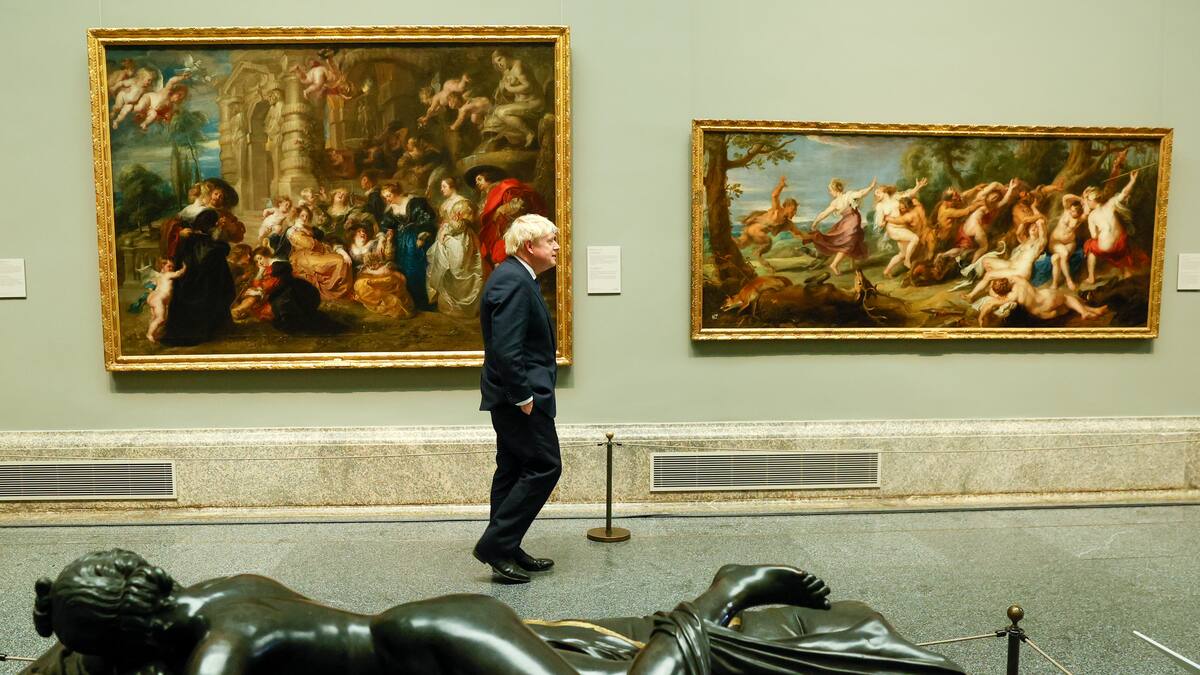 .Andrés Ballesteros, el fotógrafo que inmortalizó la cena de la OTAN en el Prado: "Me hubiera gustado alguna imagen de Biden paseando por la galería con Sánchez y Stoltenberg"