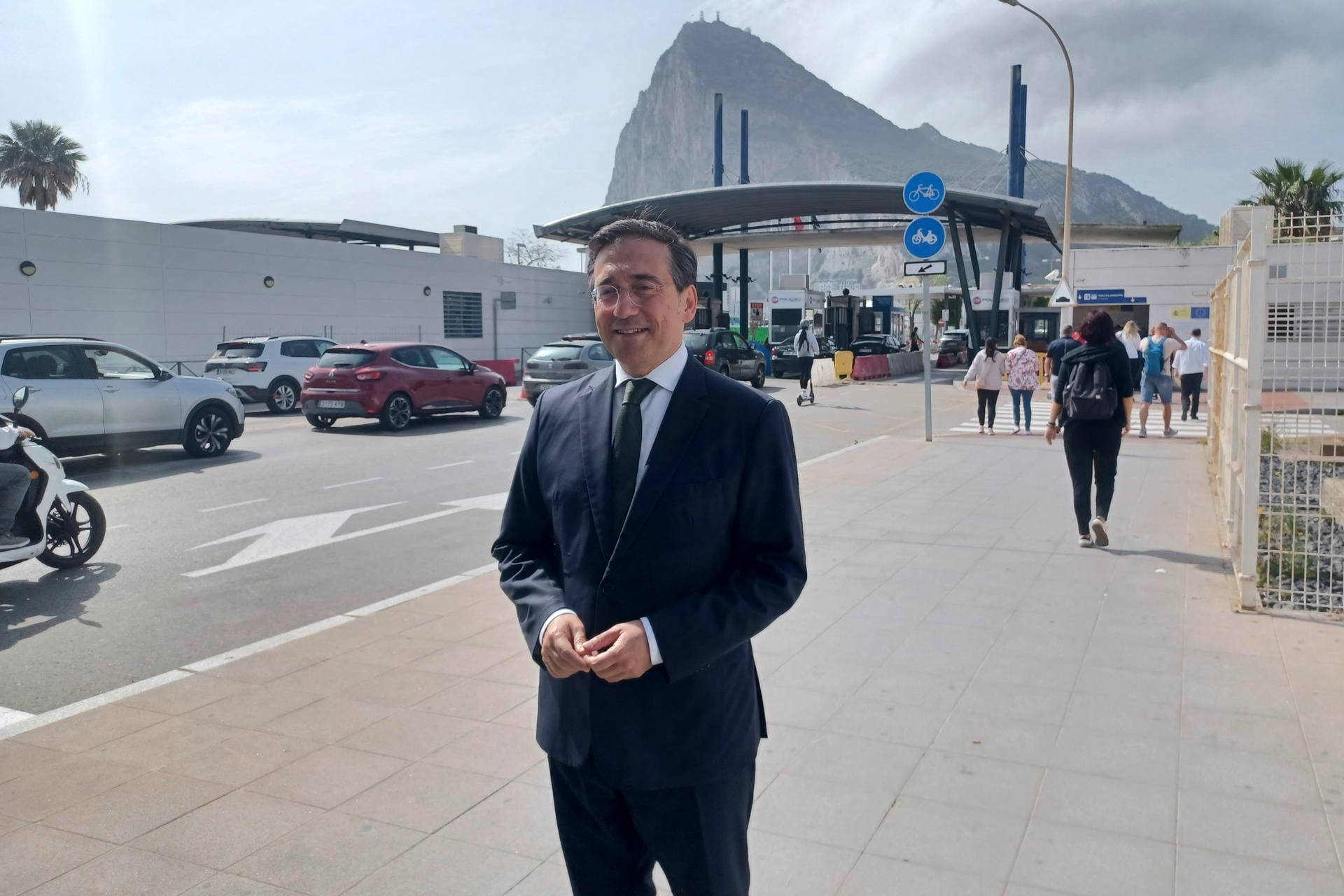 Albares en la visita hoy a las obras en Gibraltar