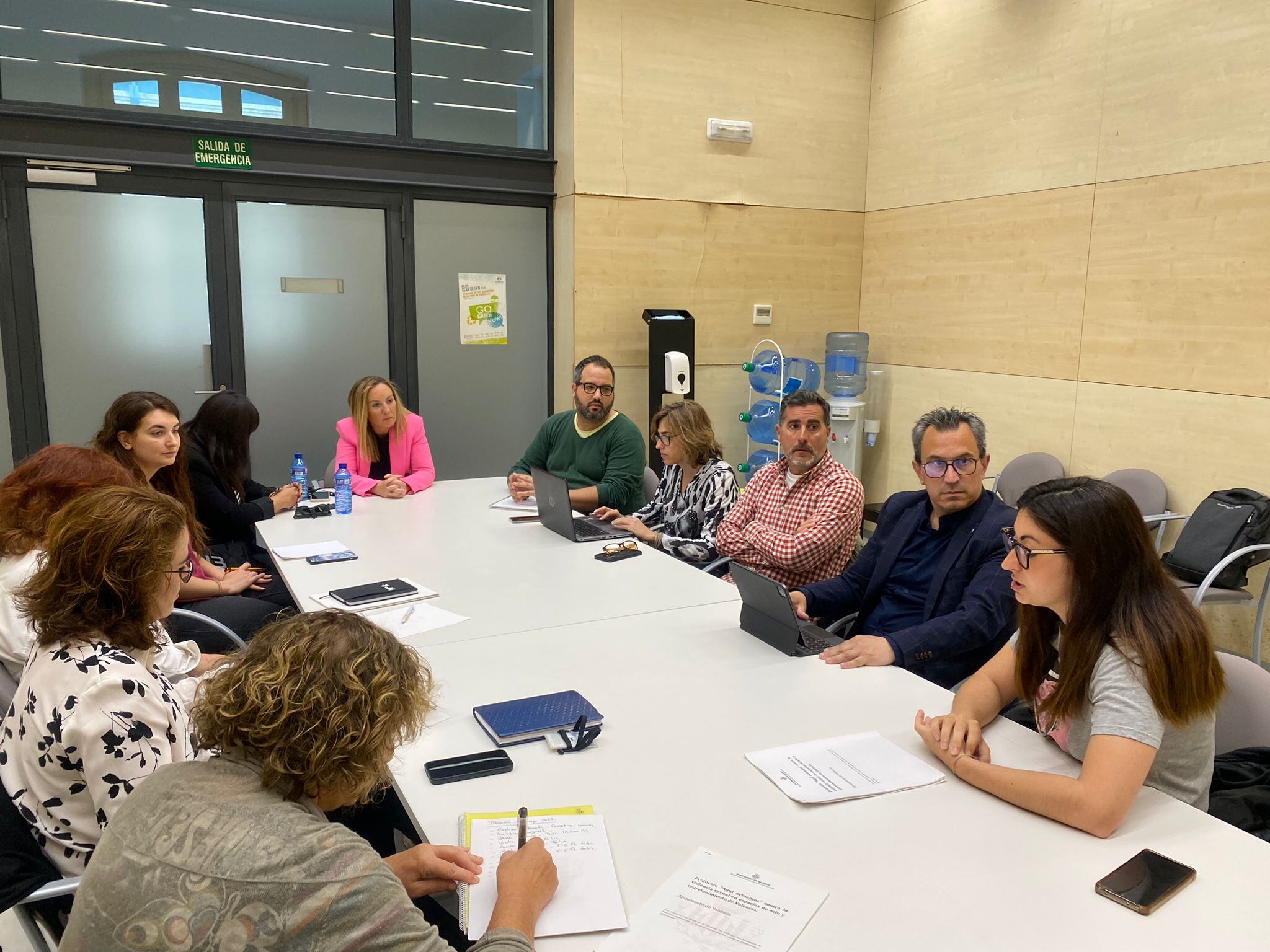 Lucía Beamud en la reunión sobre el protocolo contra la violencia sexual en el sector del ocio