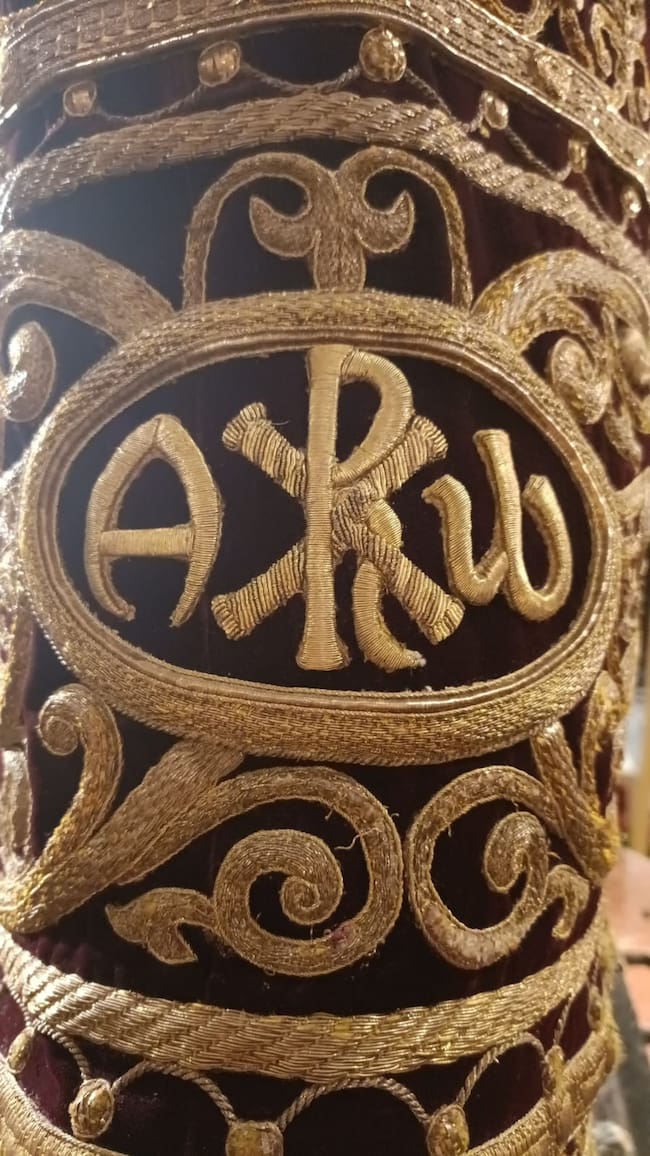 Detalle del bordado de la túnica persa del Señor del Gran Poder