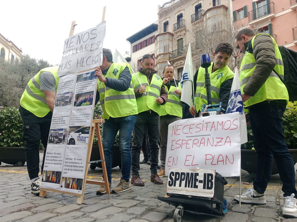 Más de un centenar de policías reclaman al Ayuntamiento de Palma que ponga en marcha el Plan de Ordenación