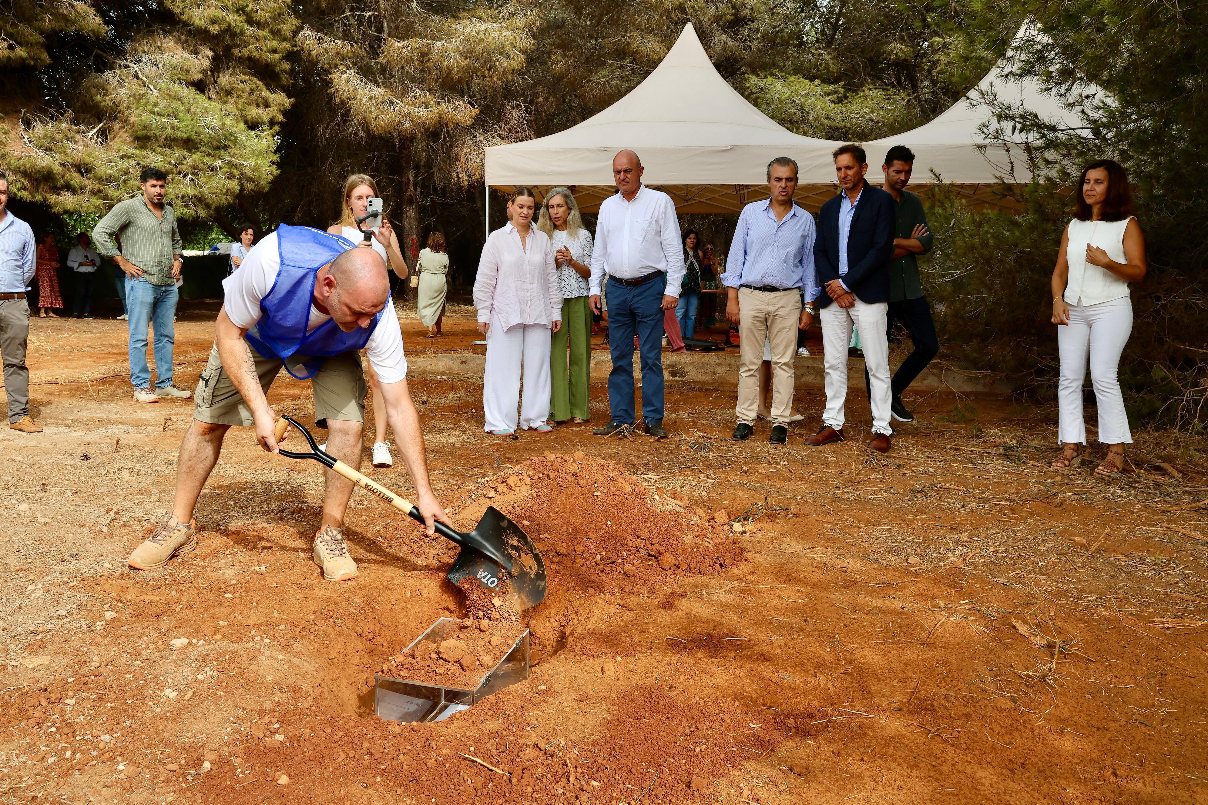 Acto de colocación de la primera piedra