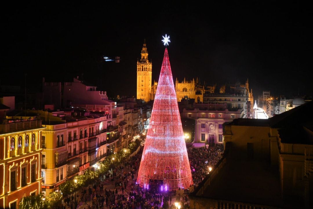 Árbol de led instalado en la Plaza de San Francisco 