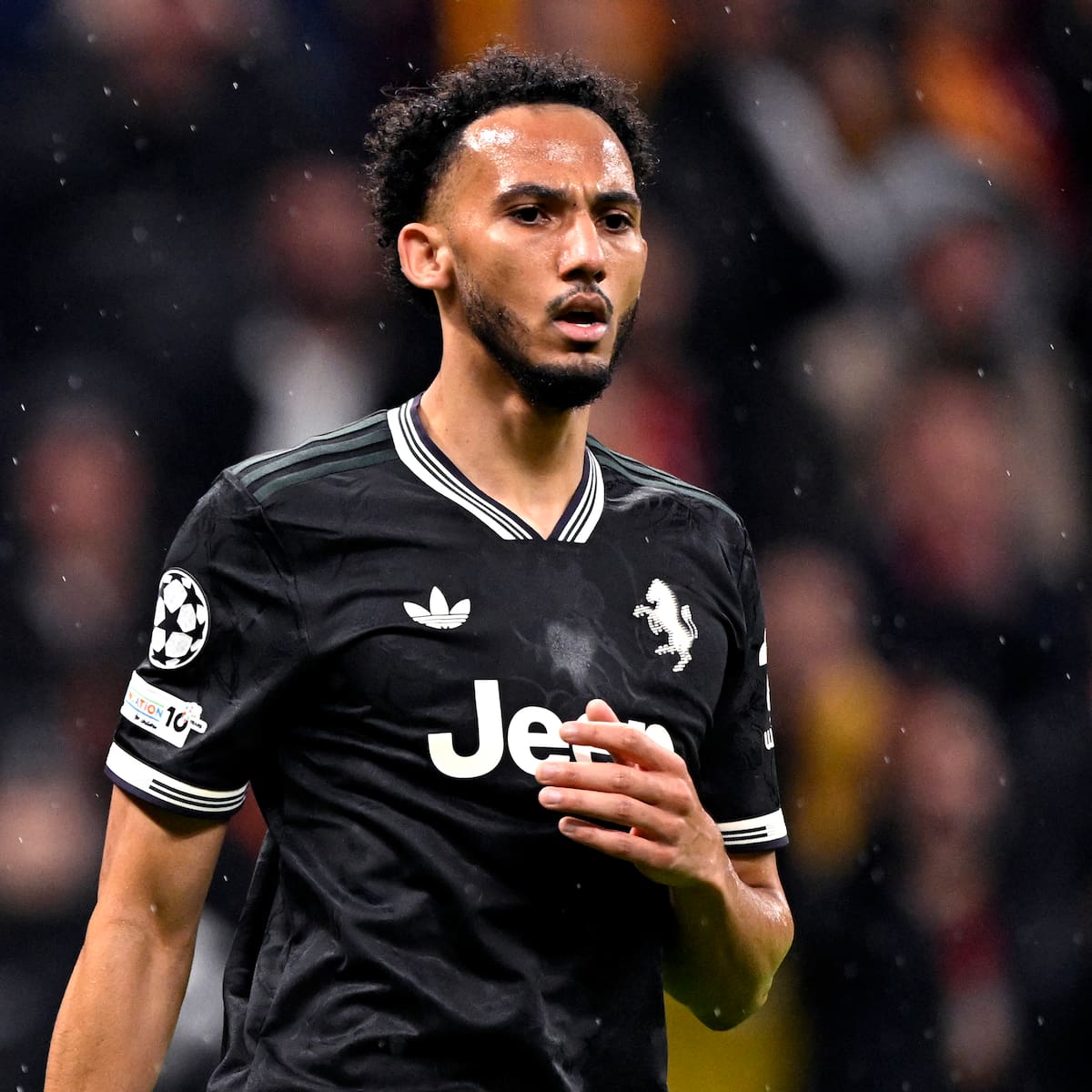 "Vuelve al zoo": un jugador de la Juventus denuncia insultos racistas tras la derrota contra el Galatasaray (5-2)