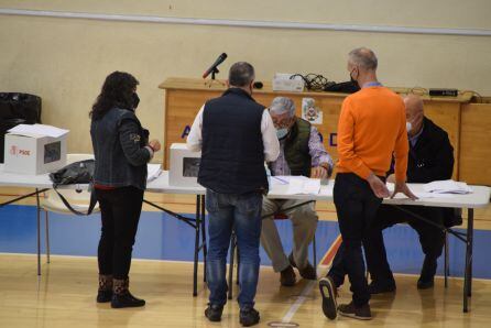 Momento de la asamblea en el que se cuentan las votaciones.
