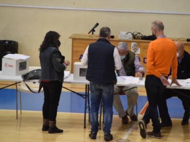 Momento de la asamblea en el que se cuentan las votaciones.