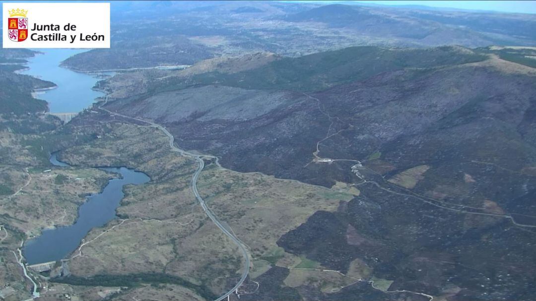 Vista aérea de la zona arrasada por el fuego