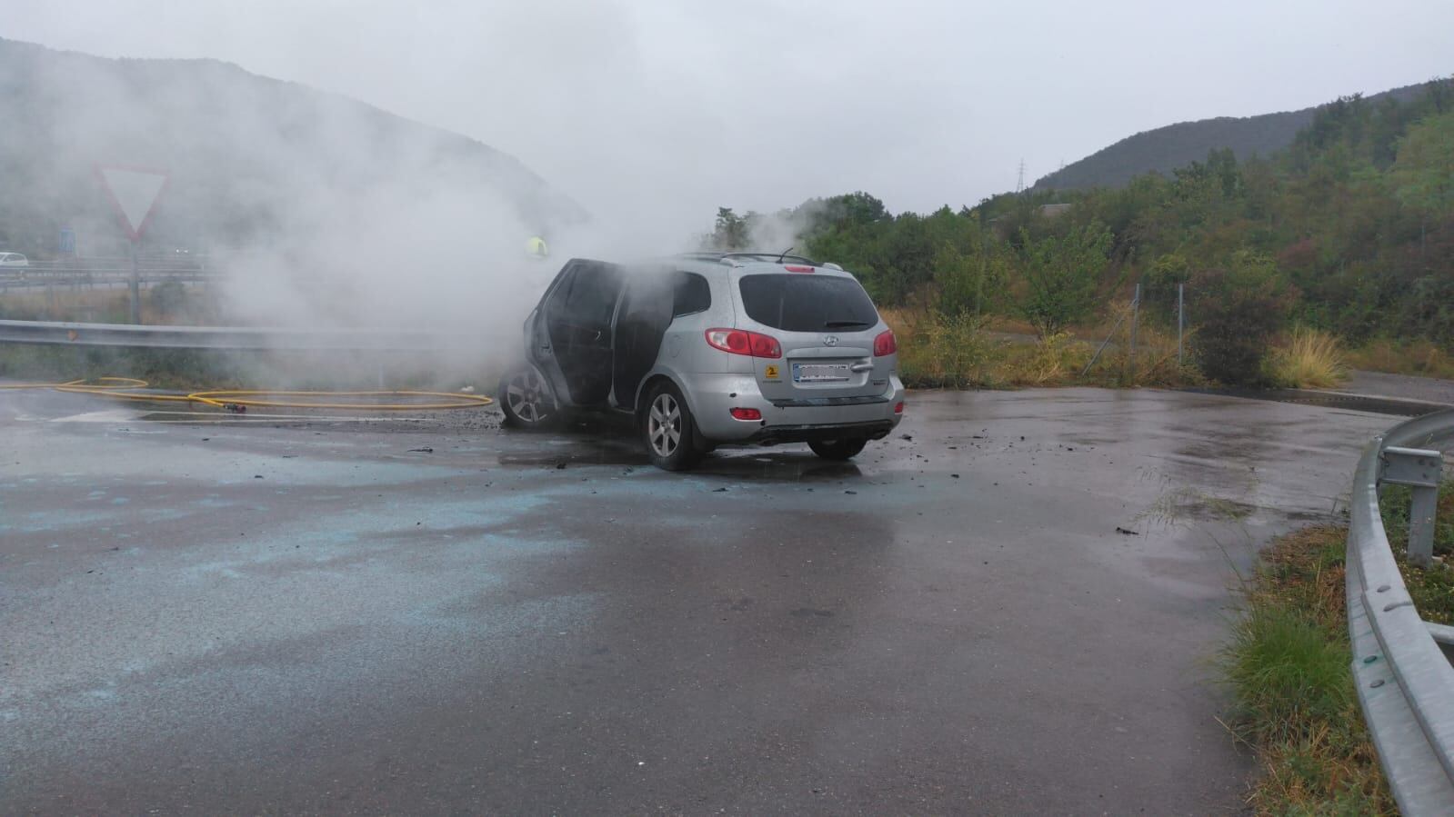 Vehículo siniestrado tras la intervención del SPEIS