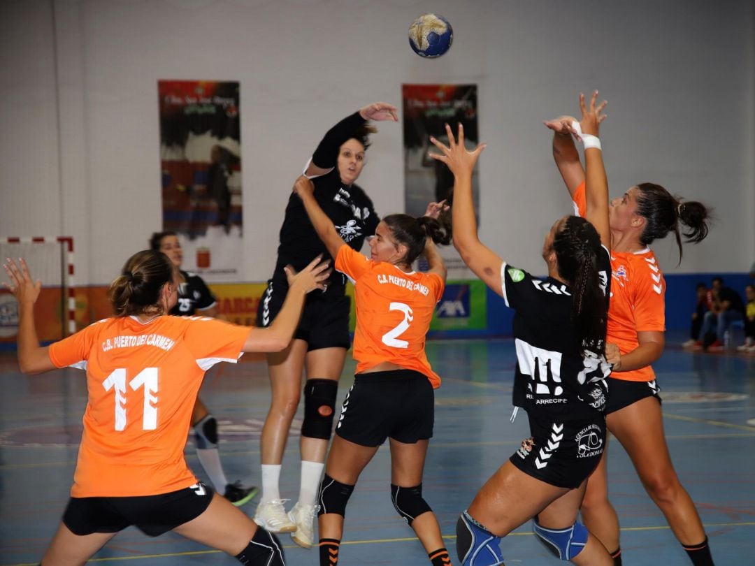 Imagen de archivo del derbi entre Cicar Lanzarote Ciudad de Arrecife y el Lanzarote Puerto del Carmen de la pasada temporada.