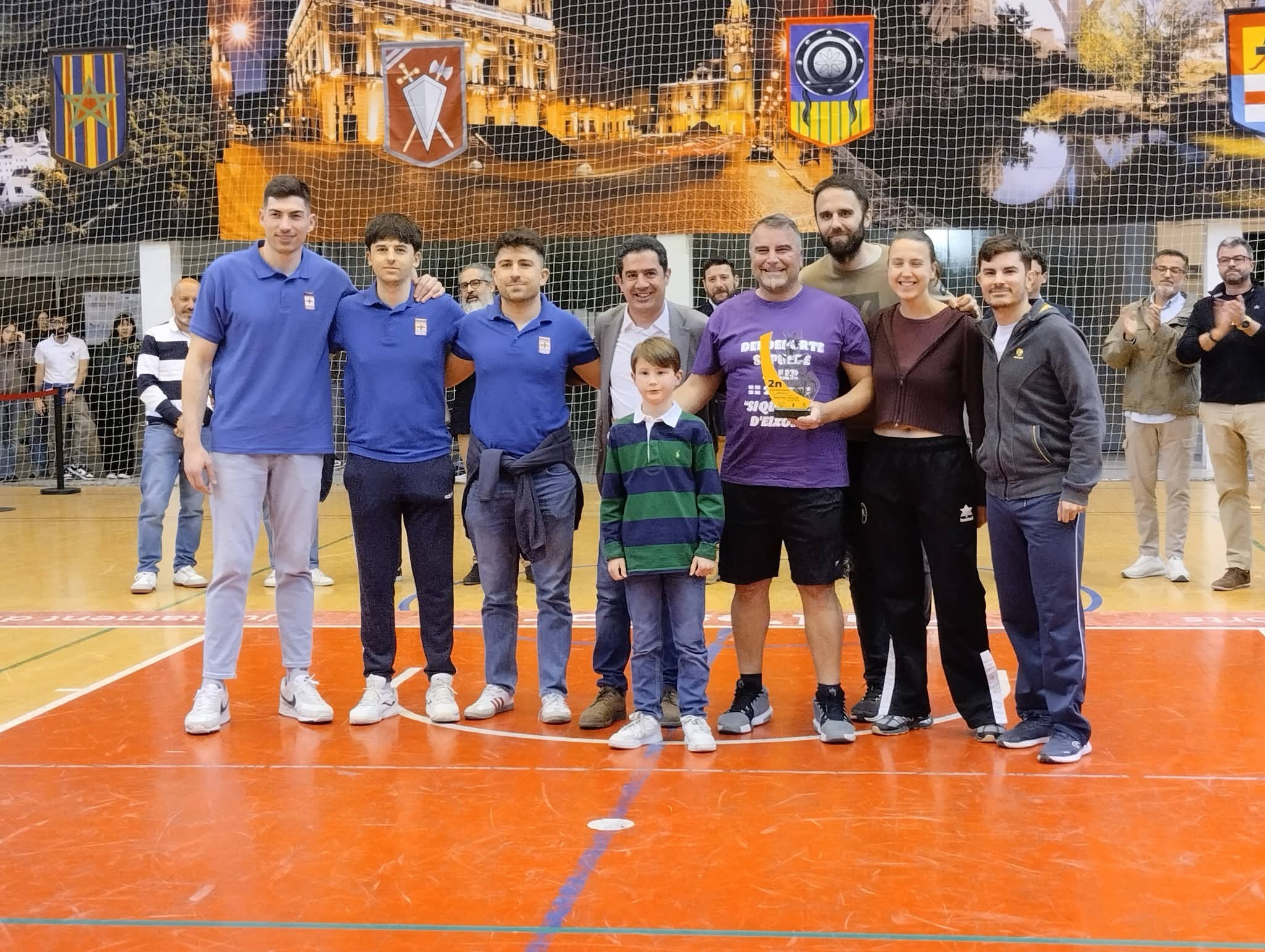 Componentes de la Filà Vascos, subcampeones en la modalidad de baloncesto