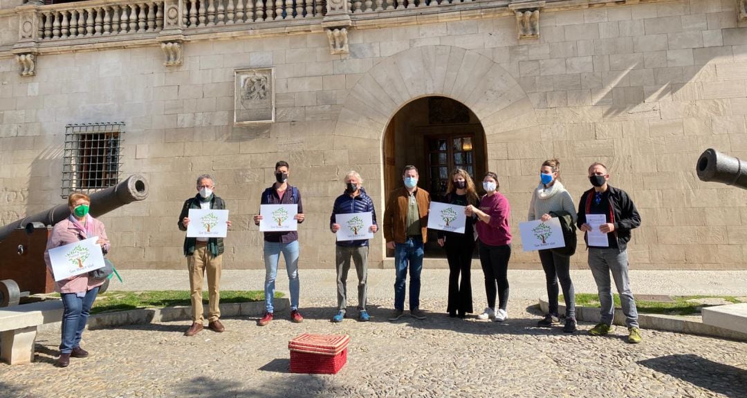 Entrega de firmas en Consolat de Mar