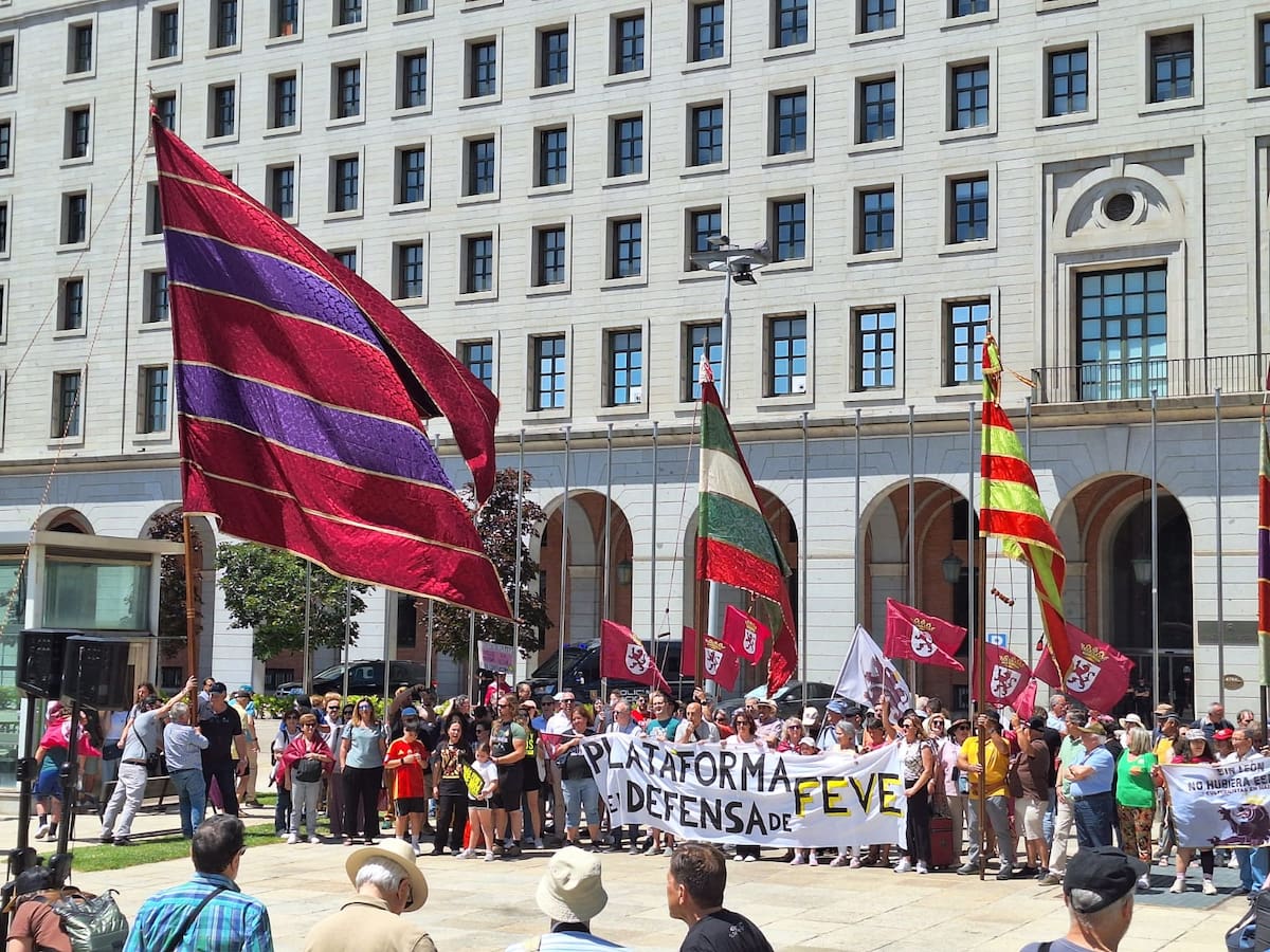 León alza la voz en Madrid por el regreso del tren de vía estrecha al centro de la ciudad