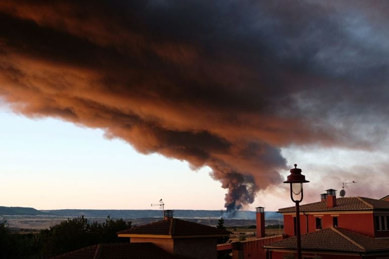 Nube del incendio vista desde Cabanillas