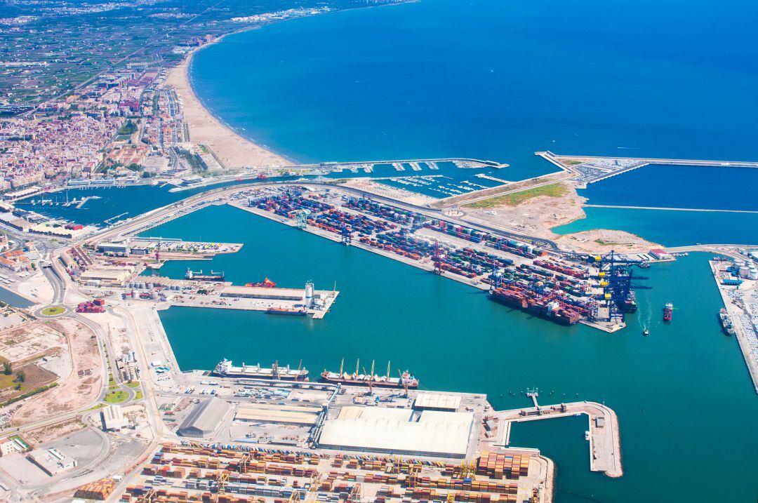 La ampliación sur del puerto de València está construido sobre las playas de Natzaret y La Punta