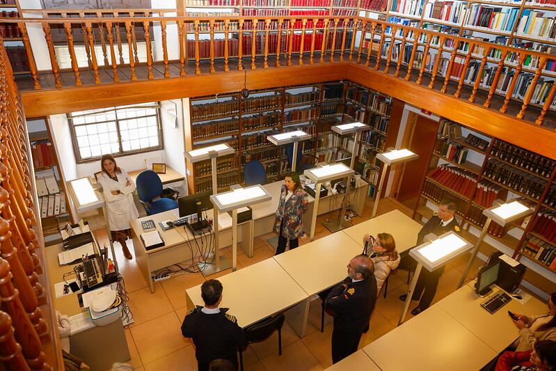 Margarita Robles visita el Archivo "Álvaro de Bazán" en el Palacio de Viso del Marqués