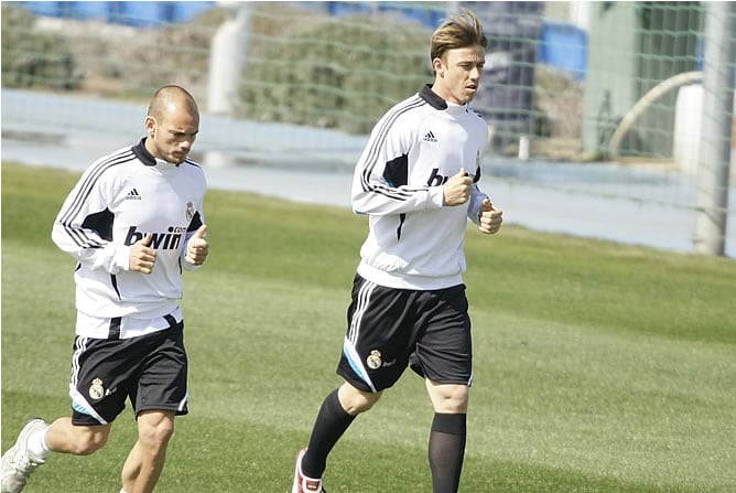 Sneijder será titular en el centro del campo debido a la ausencia a última hora de Guti