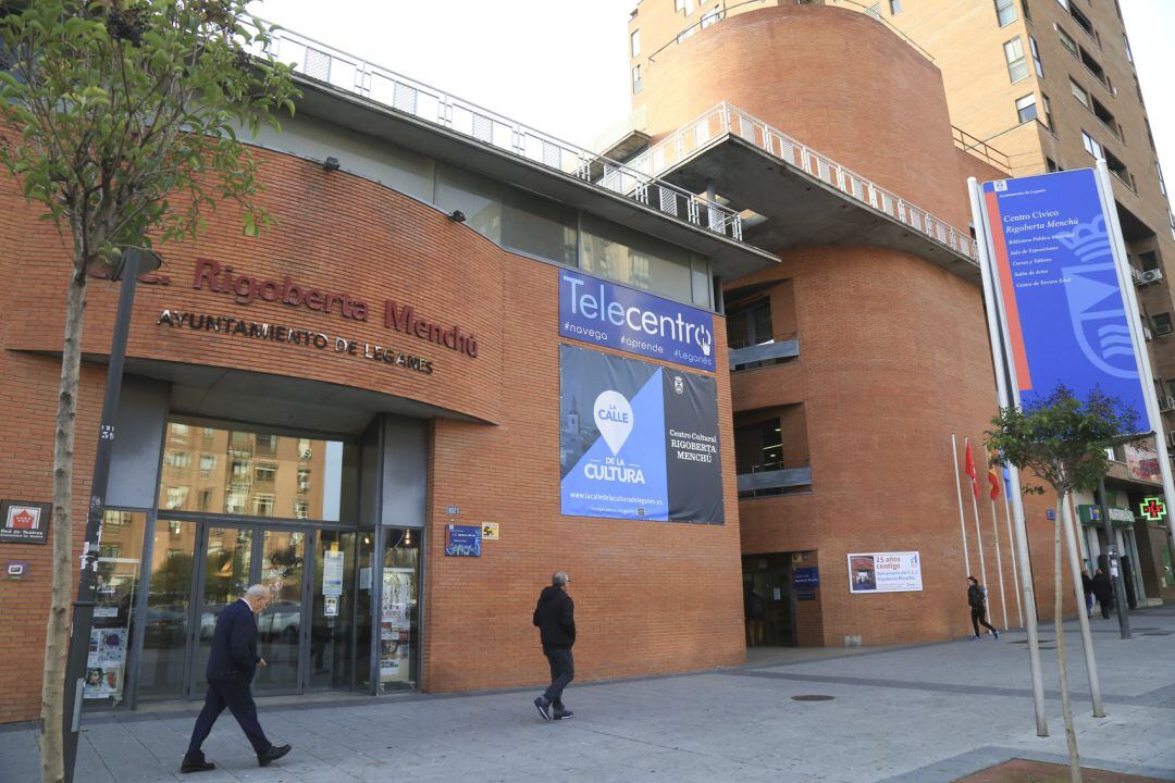 Exterior del C.C. 'Rigoberta Menchú'