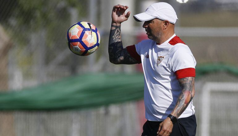 Jorge Sampaoli, durante un entrenamiento con el Sevilla