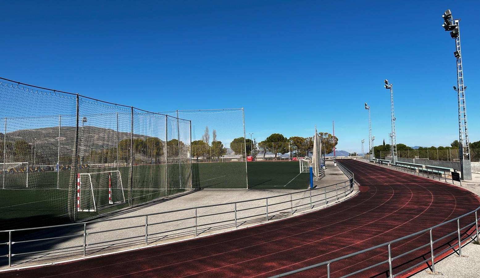 Las placas fotovoltaicas se instalarán en la grada del campo de futbol Manolo Moreno Cabanes del polideportivo de Alcoy.