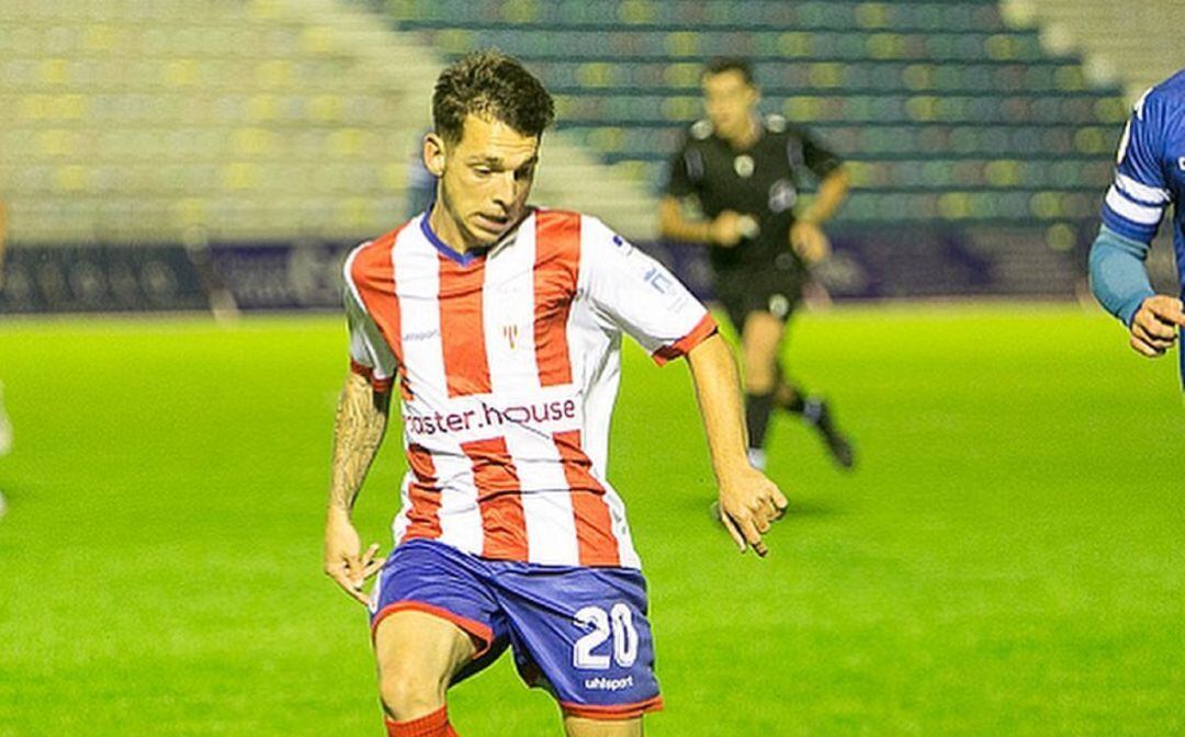 Álvaro Romero en un partido.