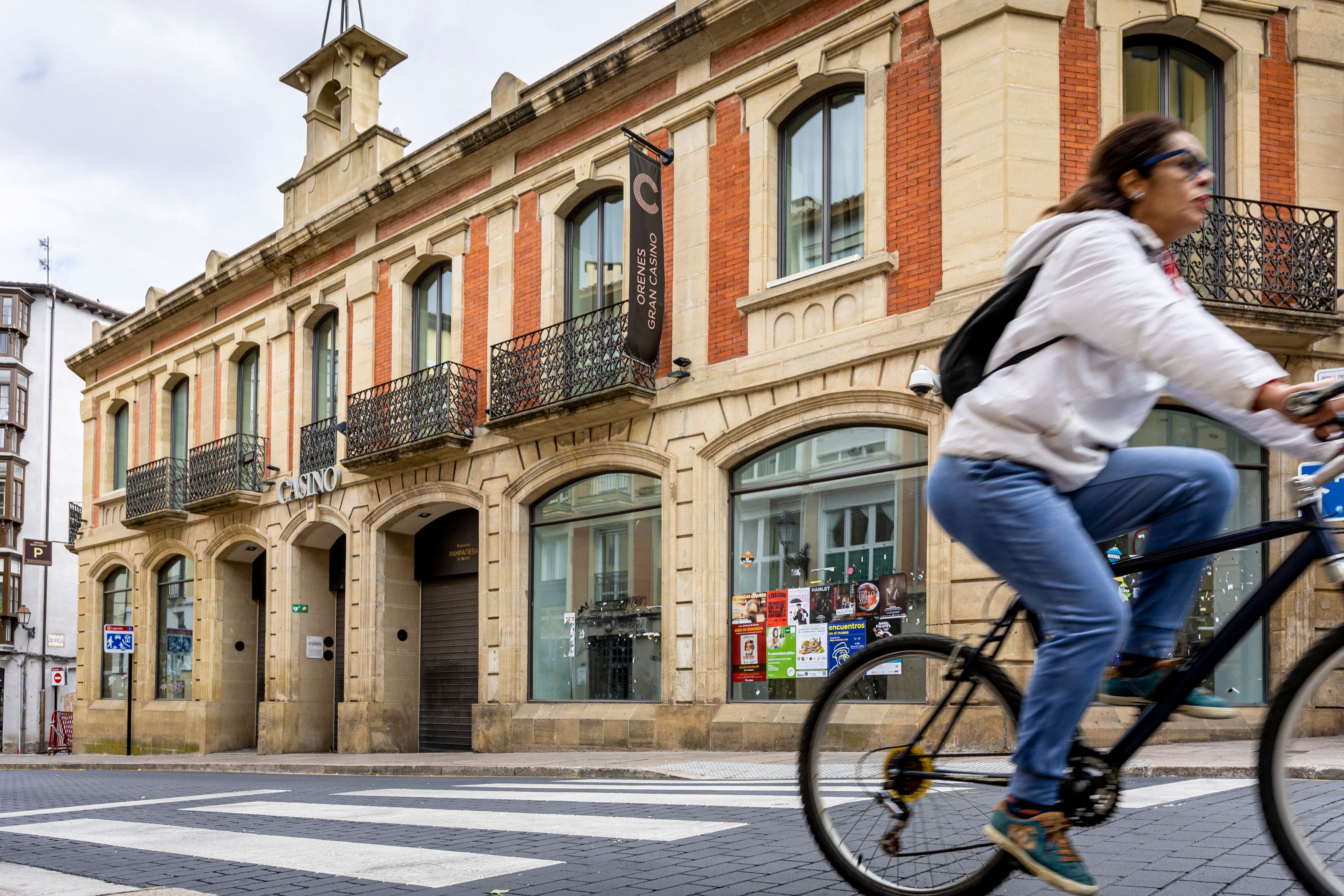 LOGROÑO 22/10/2025.- Imagen este jueves del edificio del Casino donde se ubicará un hotel. La cadena hotelera Bestprice abrirá un hotel 'premium' en el edificio que albergaba el antiguo casino de Logroño, en el casco antiguo de la ciudad, con capacidad para 63 habitaciones "de máximo confort y al mejor precio" y con una inversión de unos 5 millones de euros. EFE/Raquel Manzanares