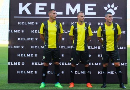 Samuel, Bueso y Roigé, con la segunda equipación