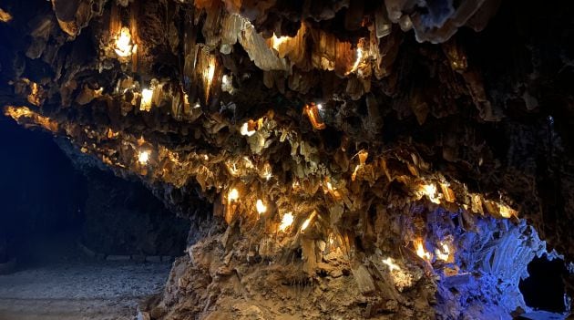 Sala de los Cuchillos en las Cuevas del Sanabrio de Saceda del Río.