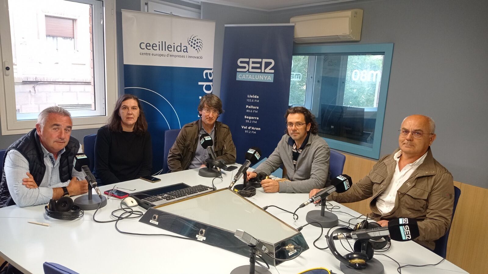 Pere Roqué, Mercè March, Manel Simon, Josep Sellart i Joan Carles Massot, aquest dimecres a Ràdio Lleida.