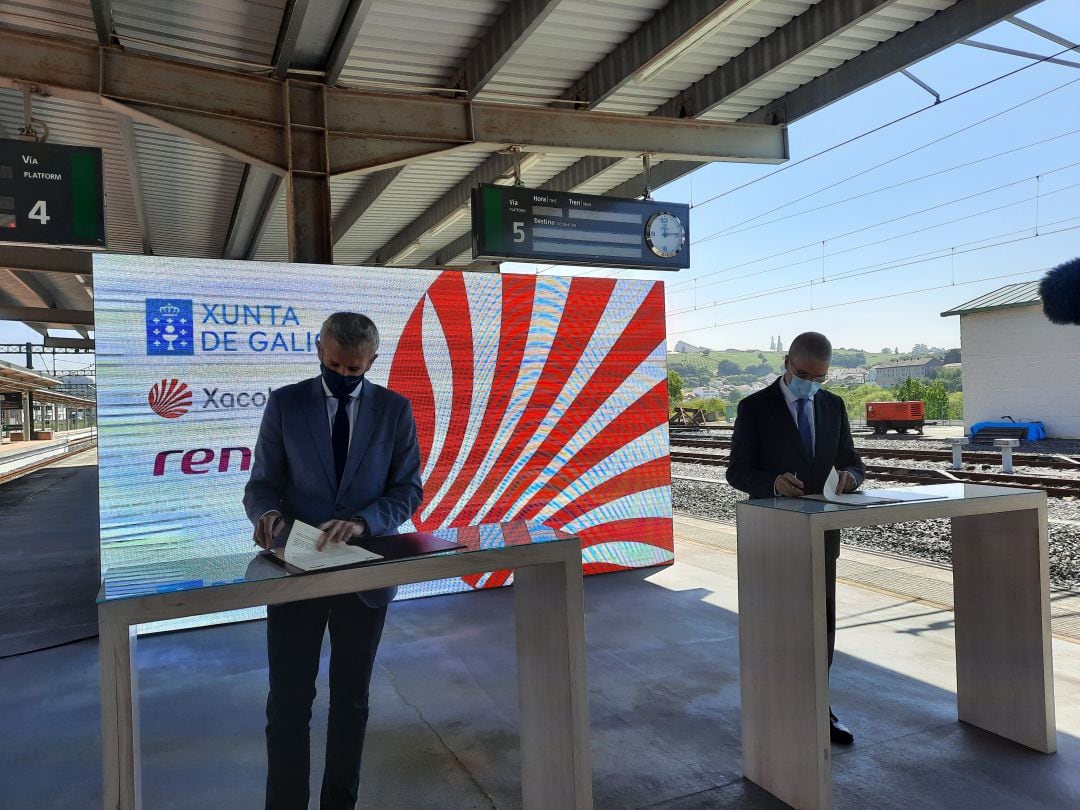 El presidente de Renfe y el vicepresidente primero de la Xunta firman en Santiago un acuerdo de colaboración
