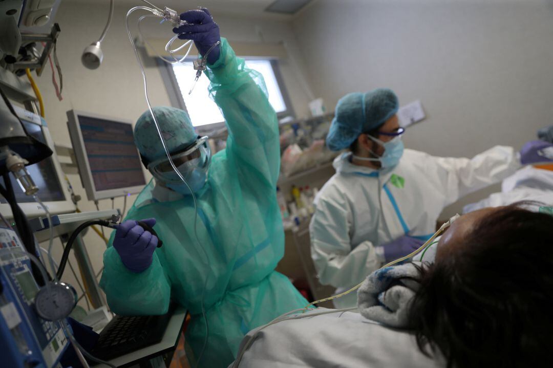 Los sanitarios trabajan en el Hospital de Madrid Infanta Leonor.