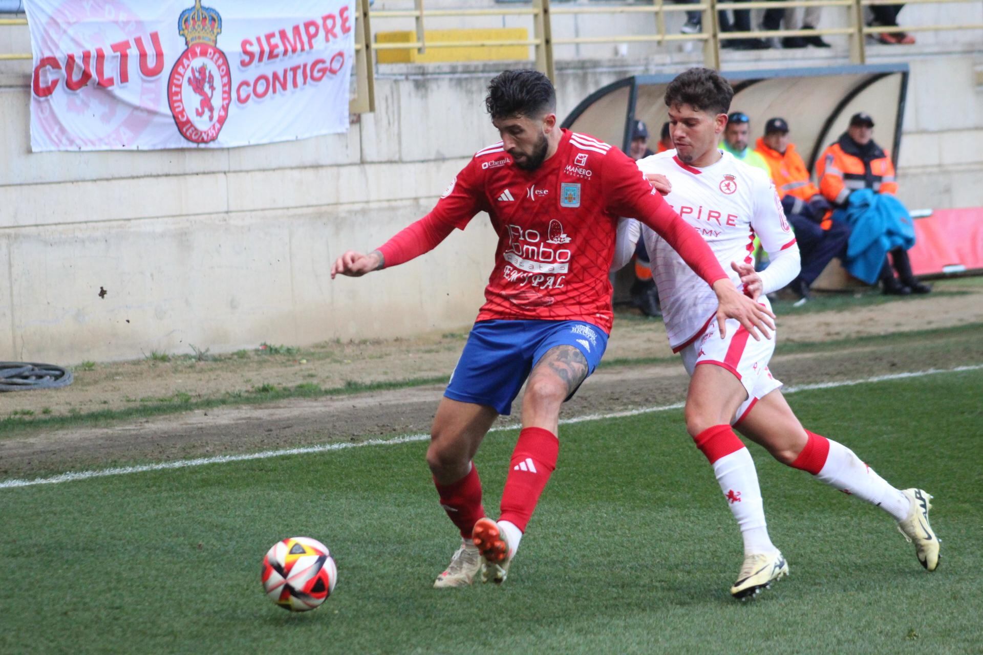 La Cultural no pudo pasar del empate ante el Tarazona / Isaac Llamazares