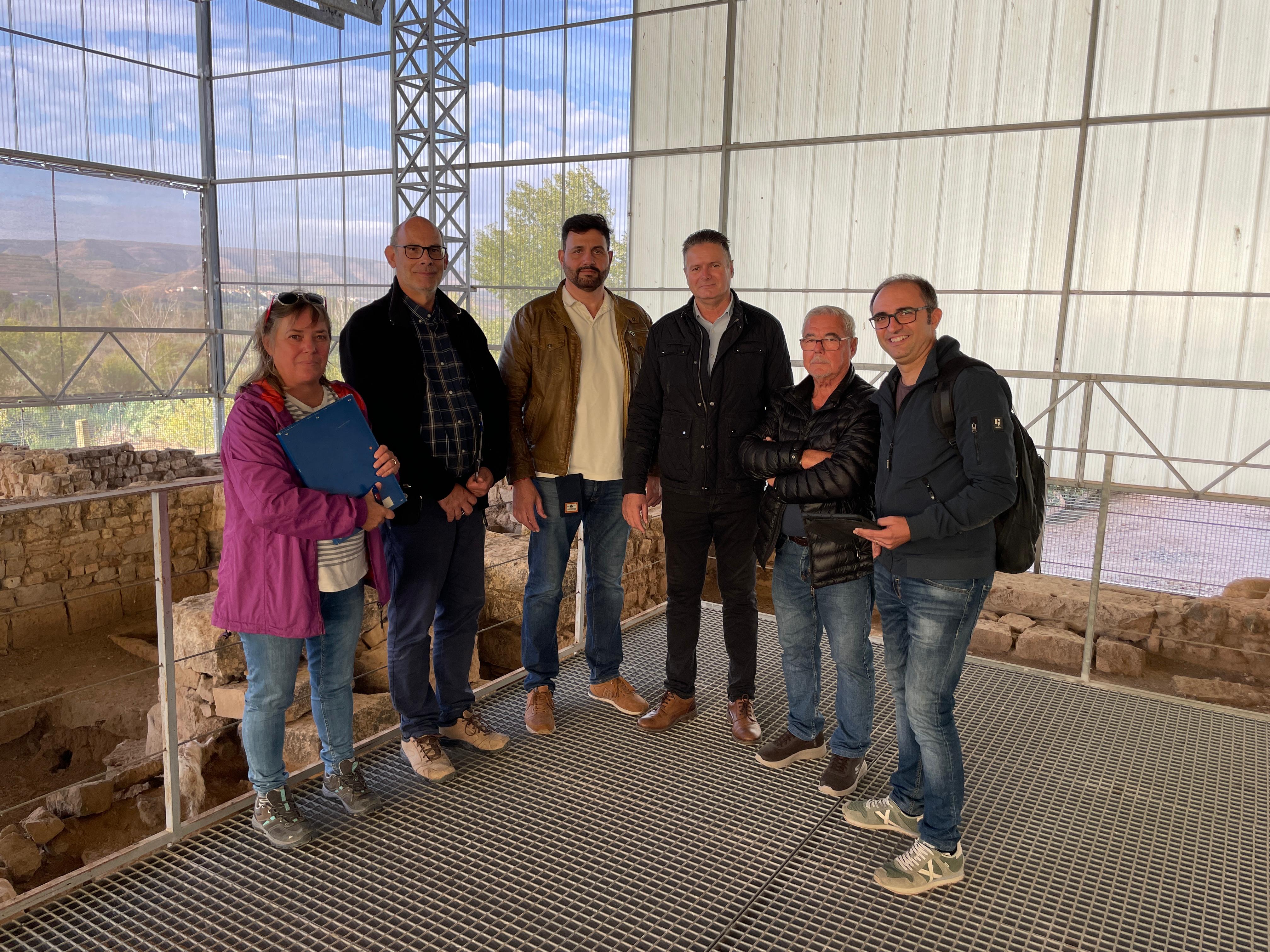 El alcalde de Fraga, Ignacio Gramún, junto a técnicos de la DGA y miembros de la empresa adjudicataria. Foto: Ayuntamiento de Fraga