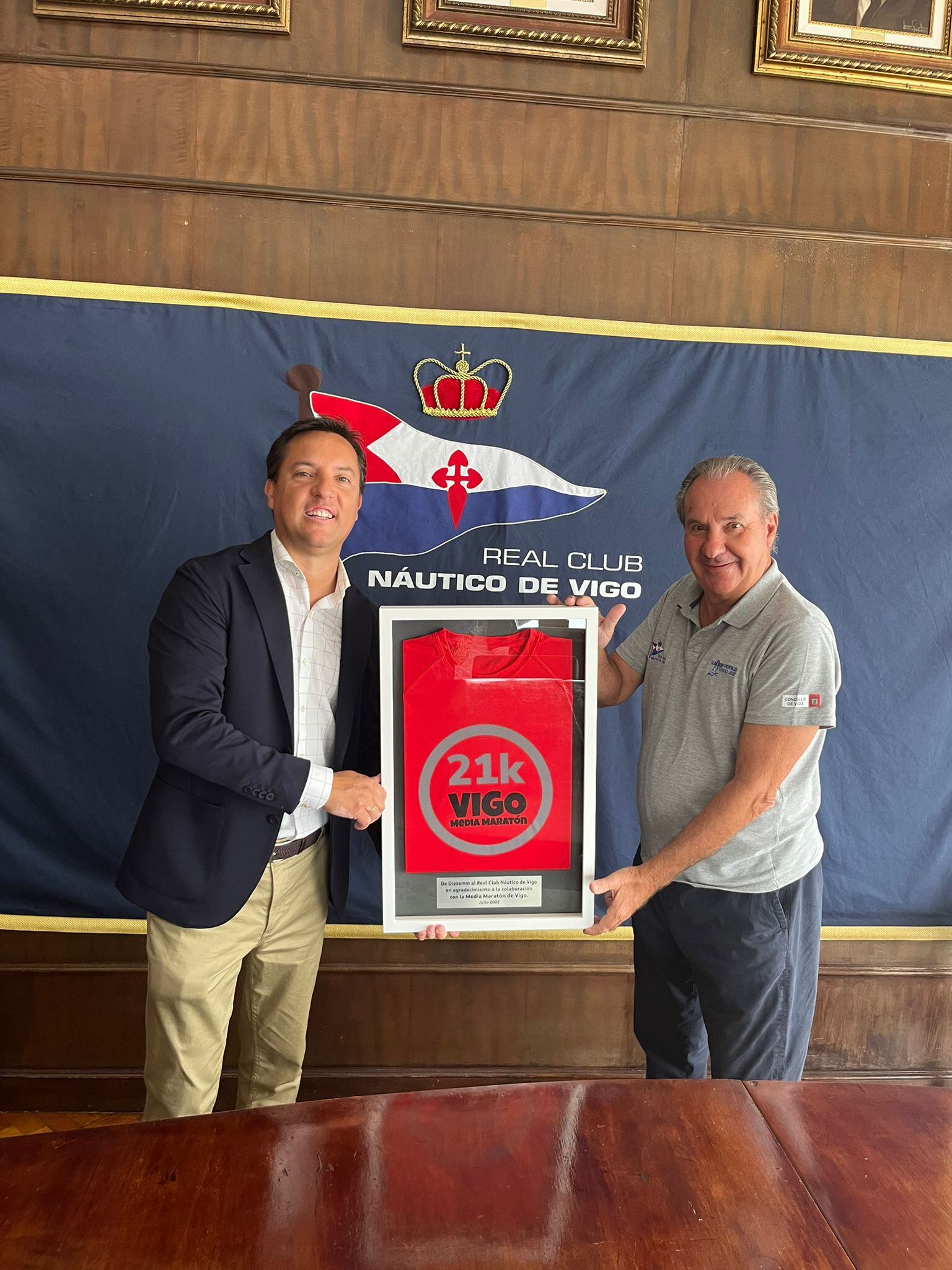 El CEO de Diesemm, David Suárez, con el responsable del R.C.N.V