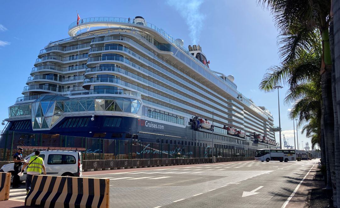 El crucero Mein Schiff II atracado en el Muelle de Santa Catalina