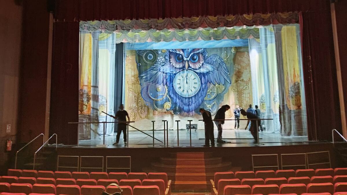 Unos 25 técnicos trabajan para preparar 'El Cascanueces' del Ballet de Kiev en el Teatre Serrano