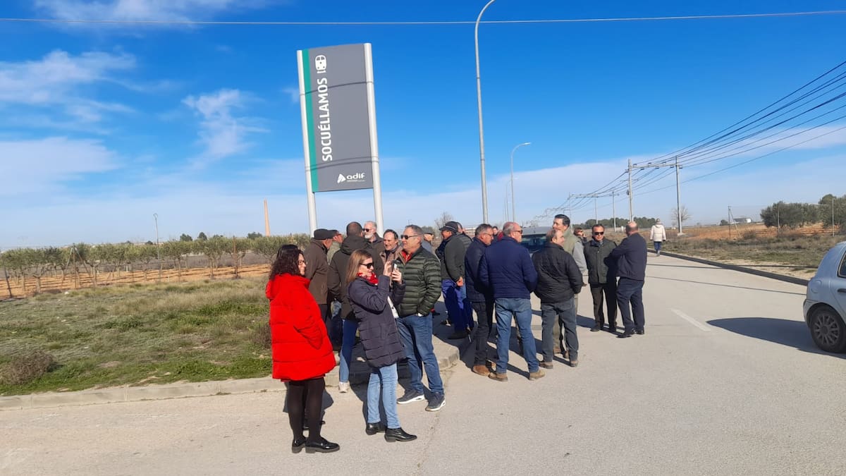 Los agricultores de Socuéllamos no han podido cortar las vías del tren