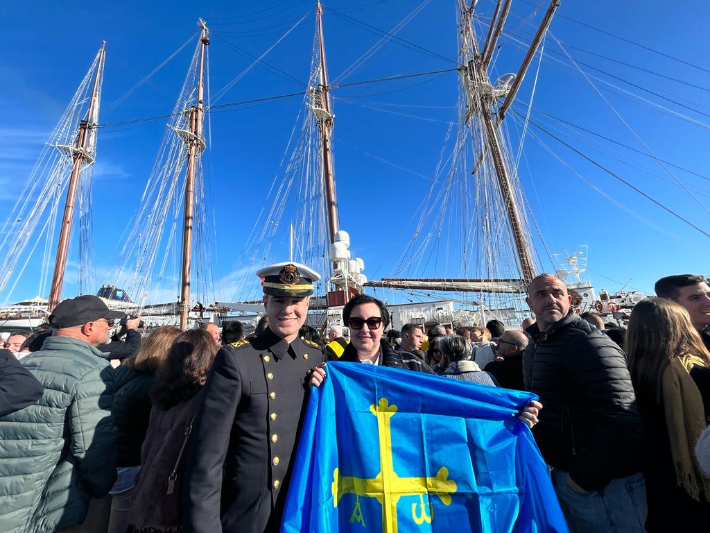 Despedida en Cádiz del buque escuela de la Armada Española, Juan Sebastián ElCano