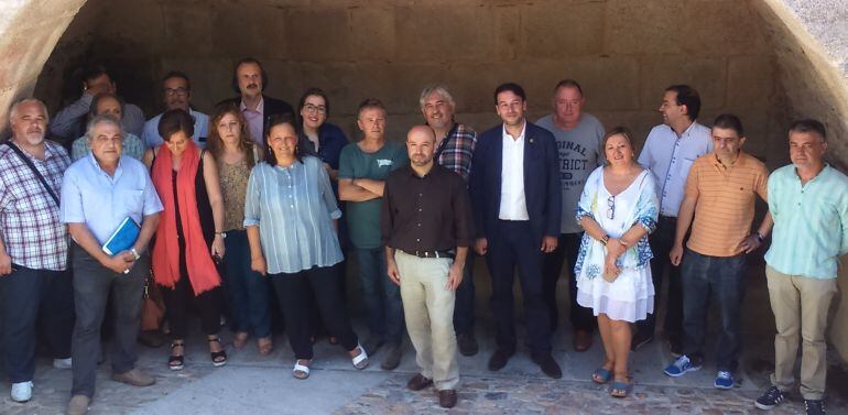 Luis Villares, portavoz de En Marea (en el centro), con los miembros de la candidatura por Lugo