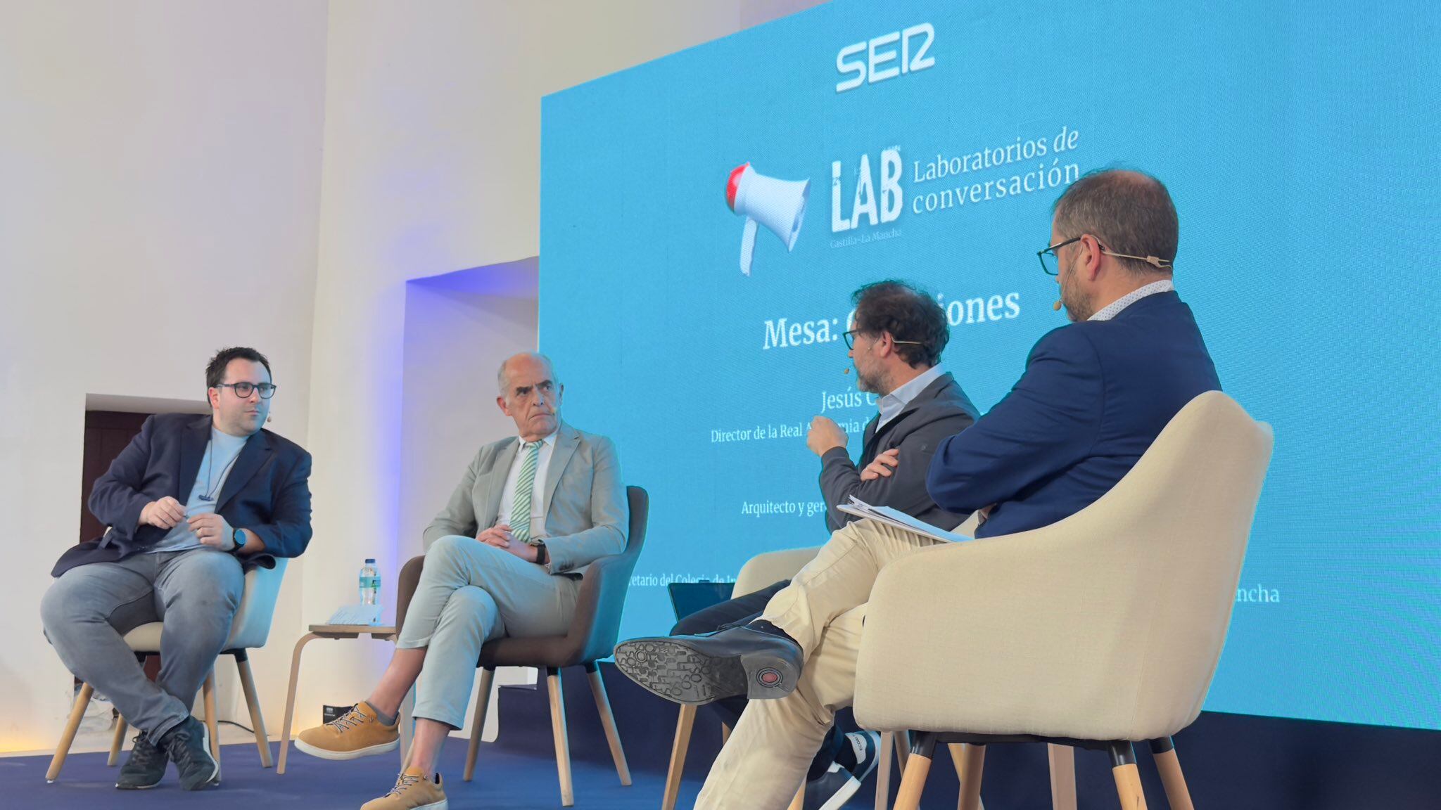 Mesa de debate en el Laboratorio de Conversación de Toledo