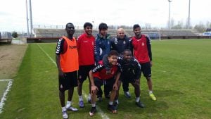 Tarek Salman (segundo por la izquierda de pie), en uno de los entrenamientos de la temporada pasada con la Cultural