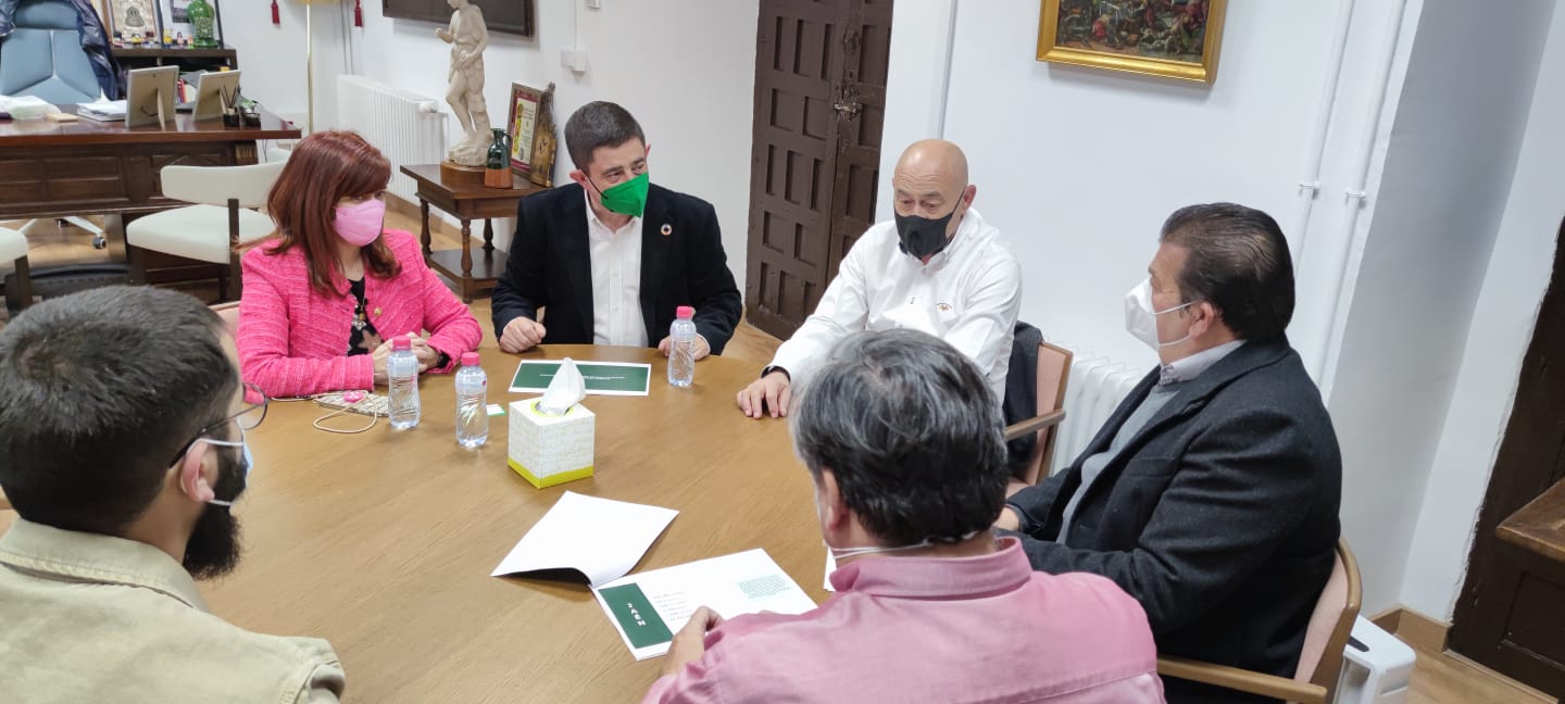 Reunión con representantes de entidades y asociaciones de mercadillos y comercio ambulante