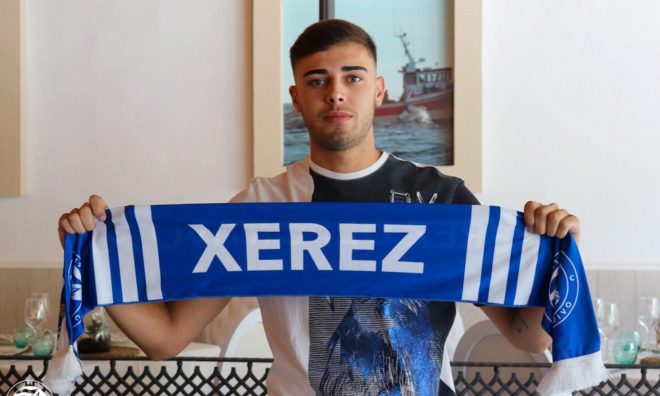 Hermosín durante su presentación como nuevo guardameta del Xerez DFC