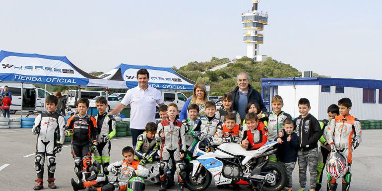 Jóvenes pilotos seleccionados durante la primera edición