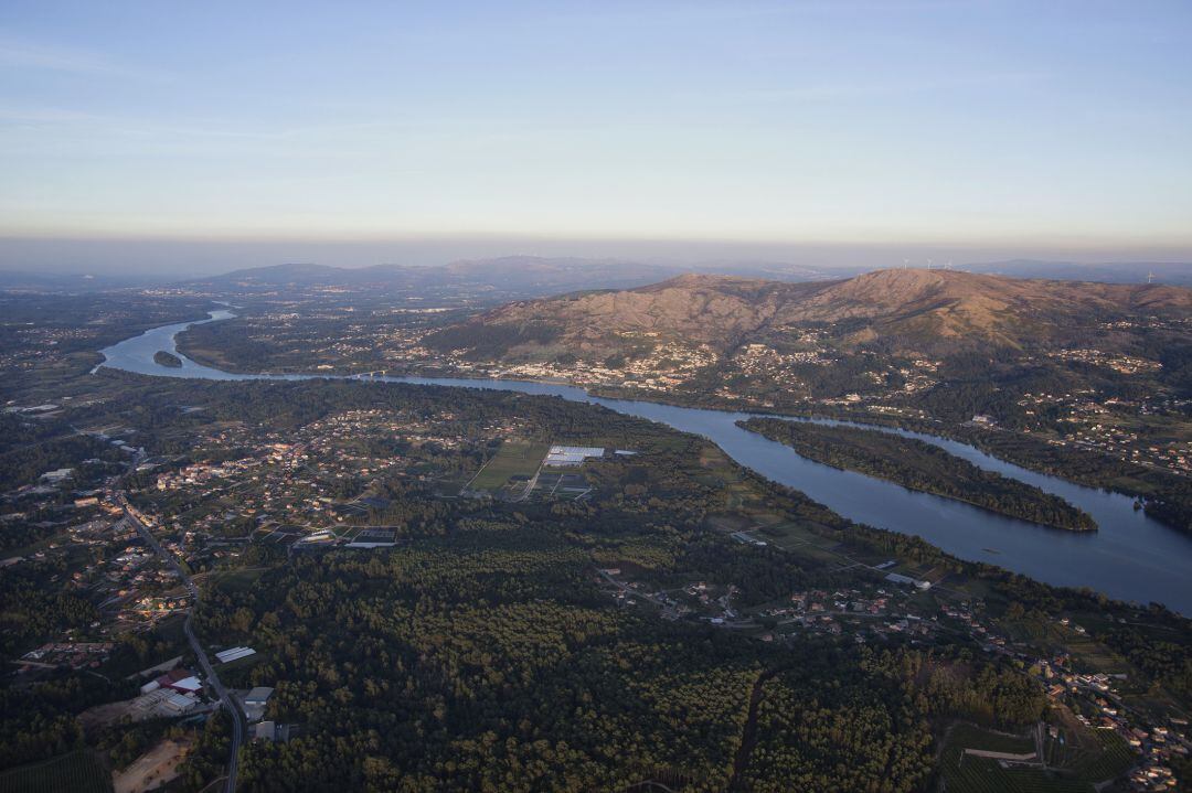 Vista aérea del río Miño.